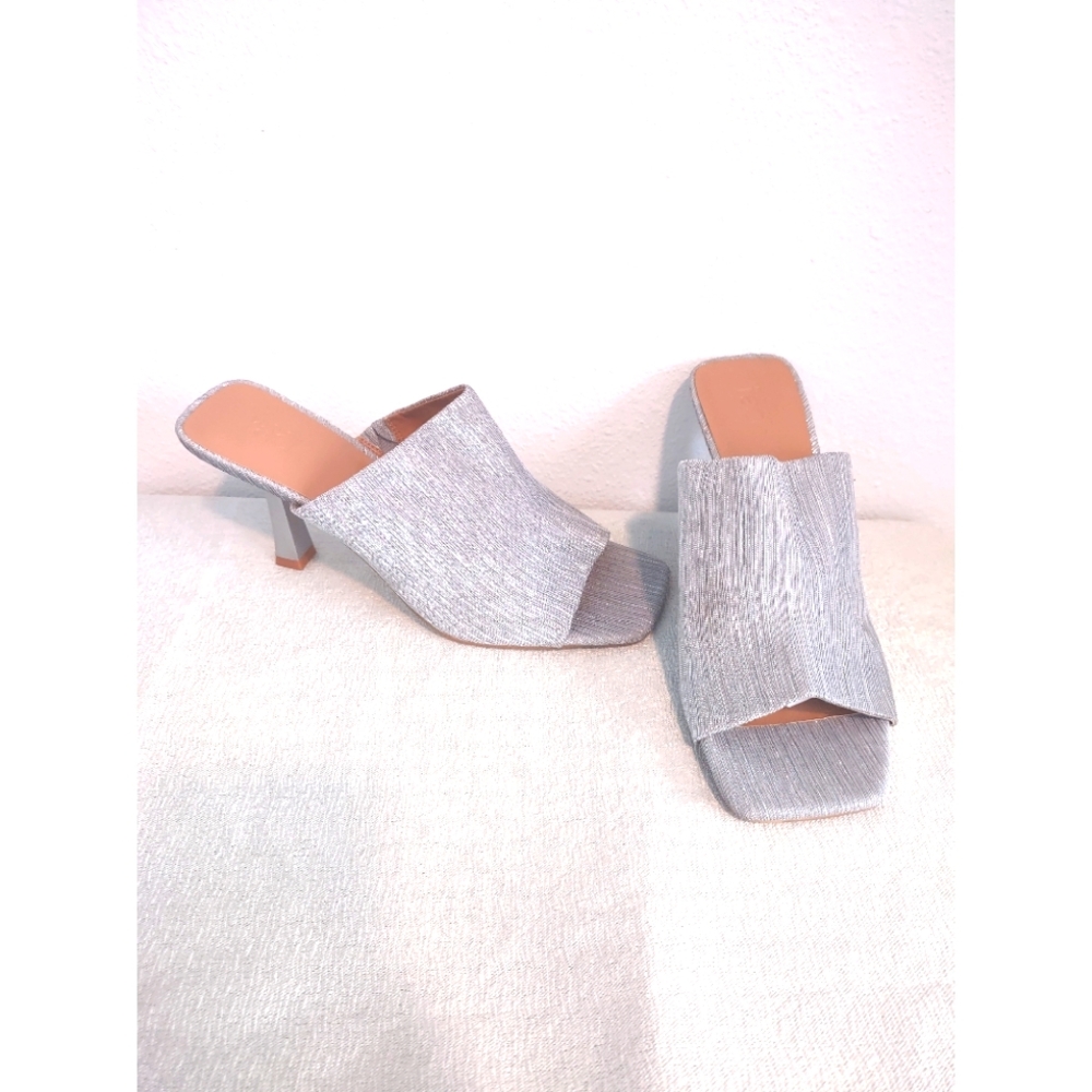 Nordstrom Rack‎ Women's metallic  Sandals